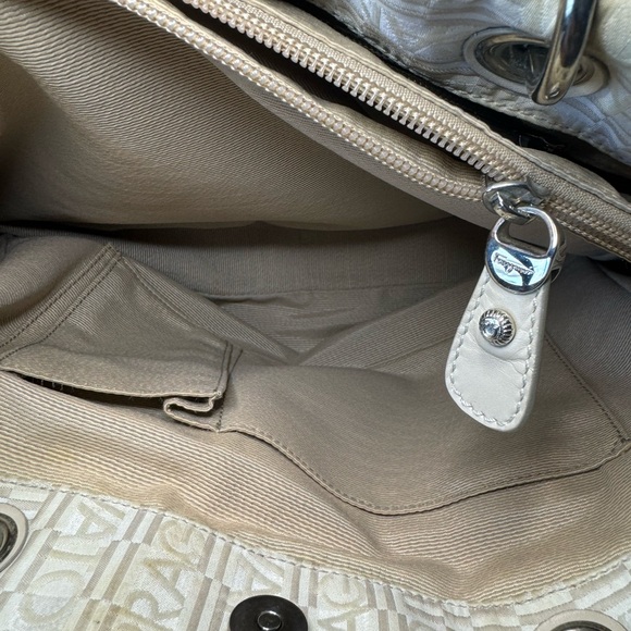 Salvatore Ferragamo Cream Leather-Trimmed Logo Jacquard Shoulder Bag - Picture 13 of 15